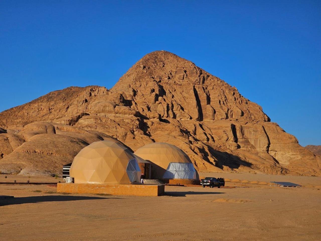 Wadi Rum Anwar Luxury Camp Exterior photo